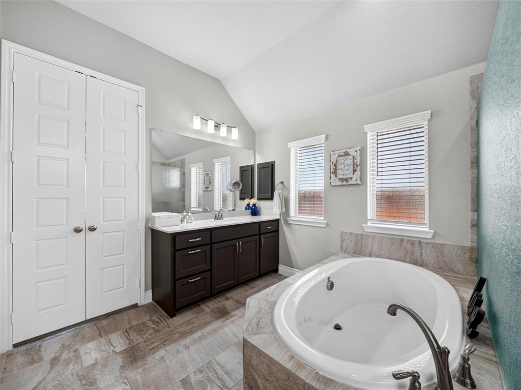 8712 Navidad Falls Drive Property Photo 19
