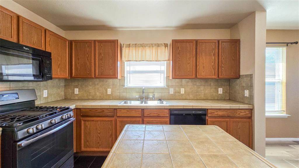 12453 Peak Circle Property Photo 5
