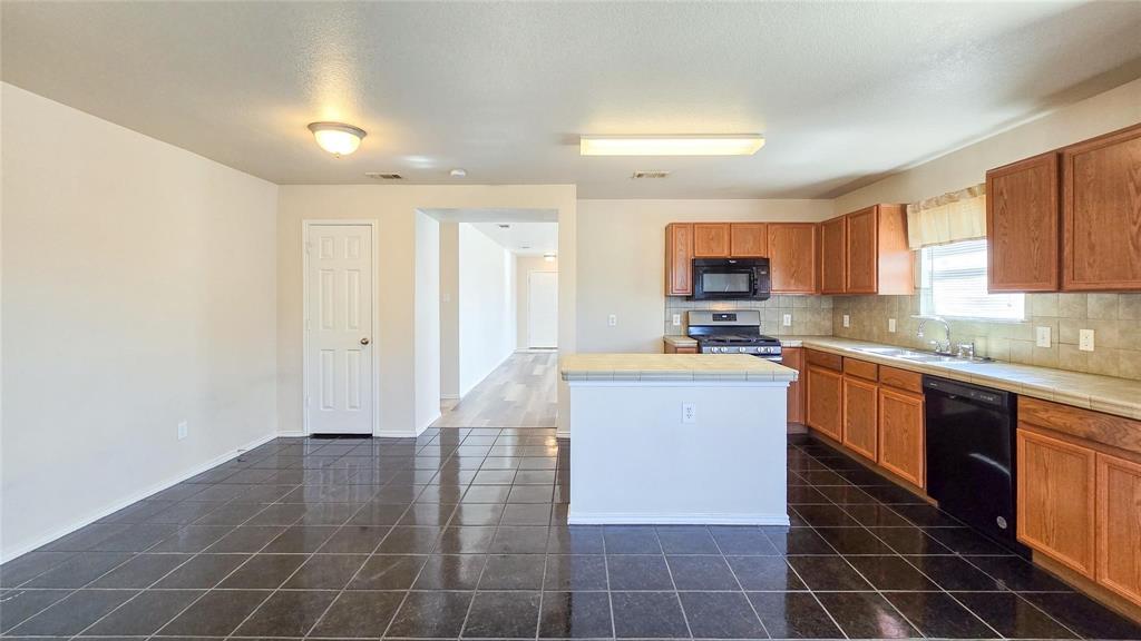 12453 Peak Circle Property Photo 6