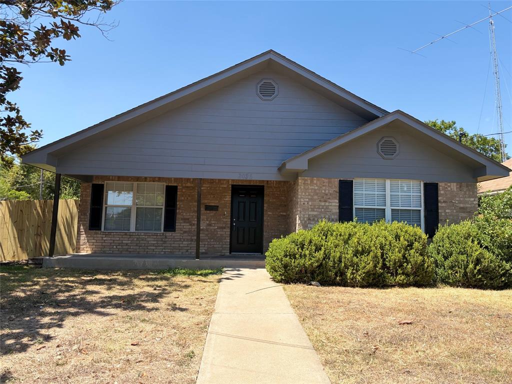 2025 Lyle Avenue Property Photo 1
