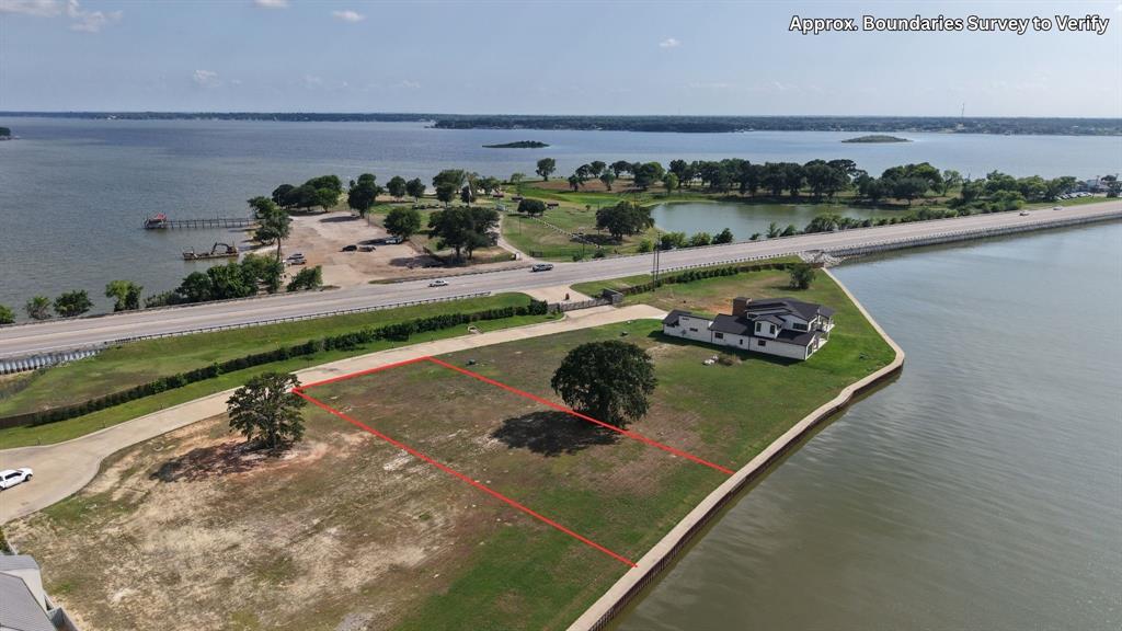 112 Mary Court Property Photo 4