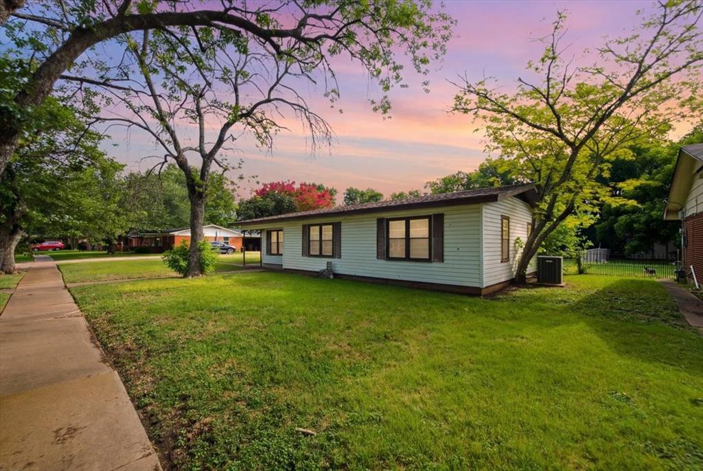 156 Bowie Property Photo 1