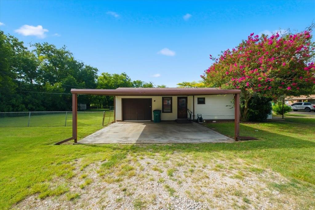156 Bowie Property Photo 3