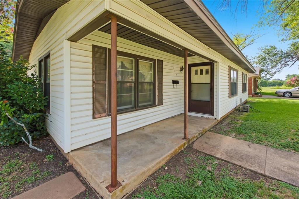 156 Bowie Property Photo 4