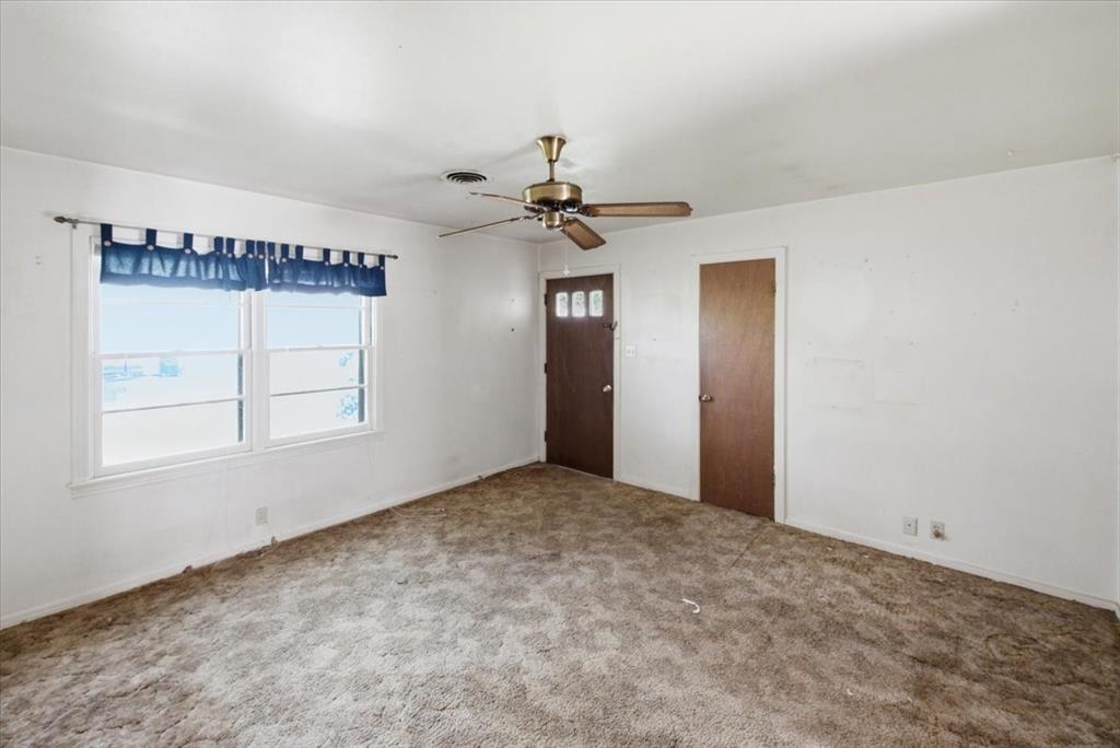156 Bowie Property Photo 7