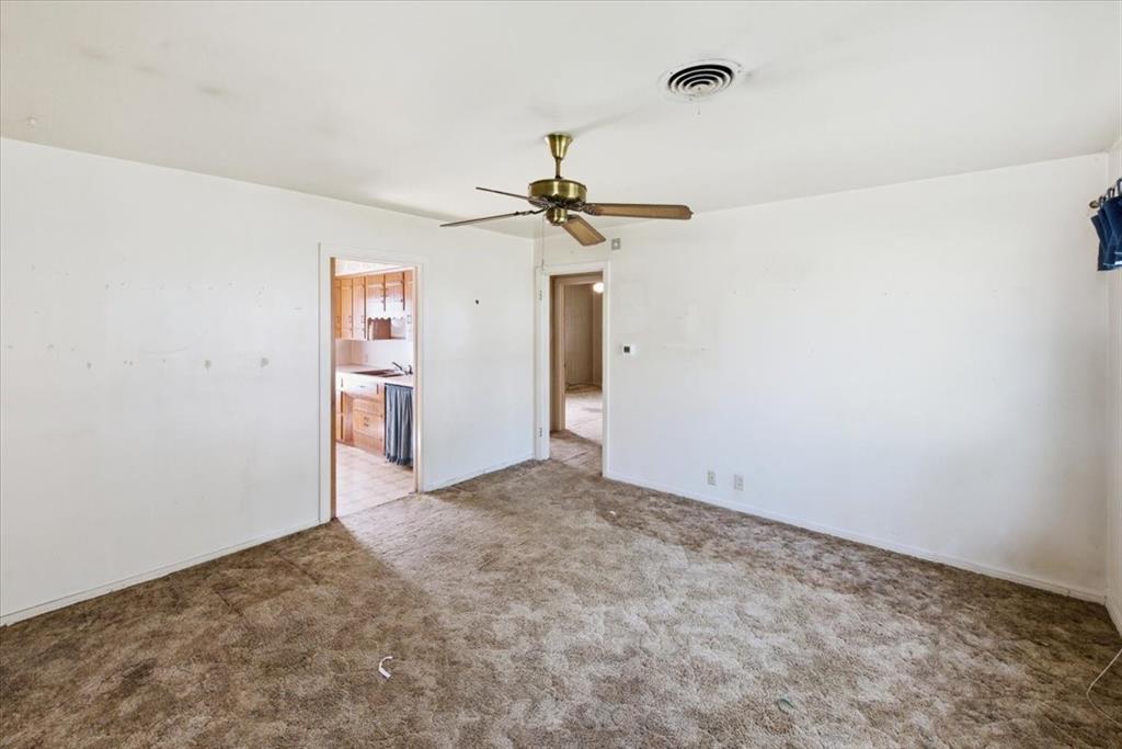 156 Bowie Property Photo 8