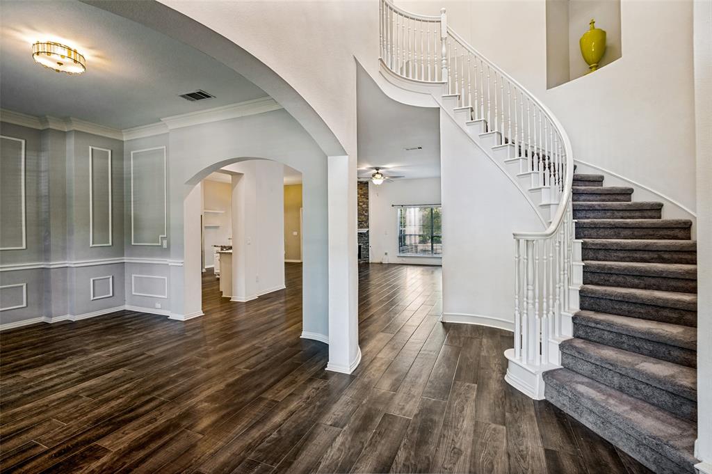 6040 Fieldstone Drive Property Photo 3