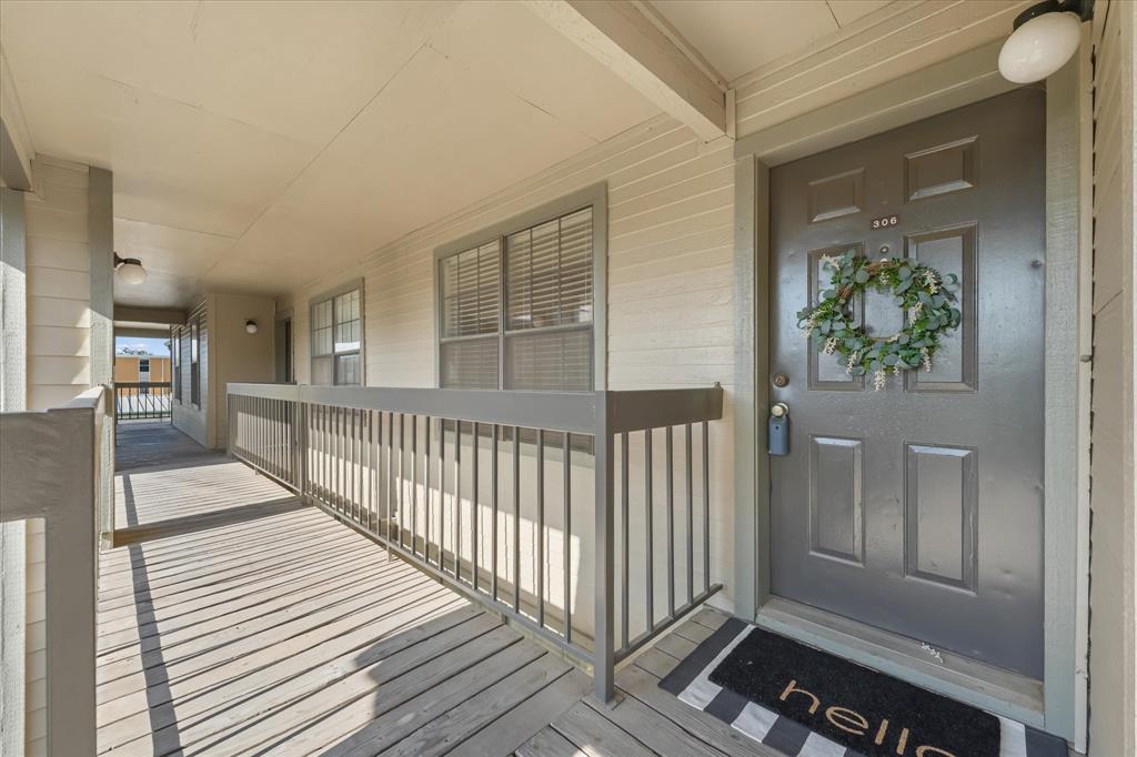 218 N Texas Boulevard 306 Property Photo 1
