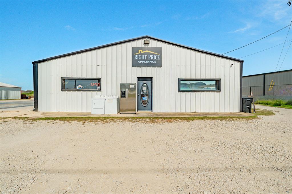 930 N Highway 377 Property Photo 1