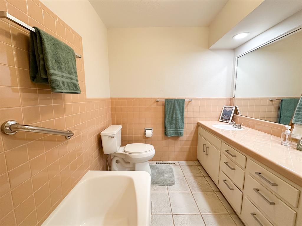 1124 W 6th Property Photo 24
