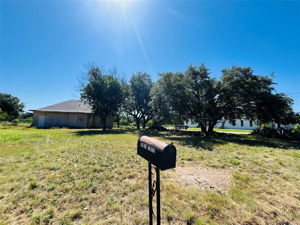 706 5th Property Photo 3