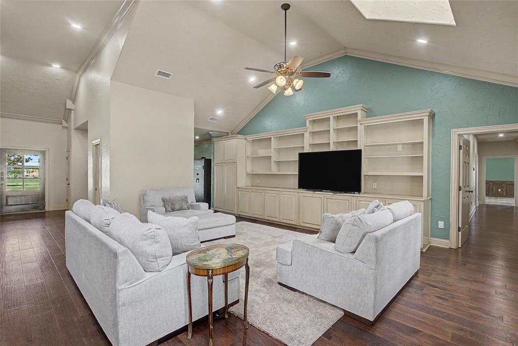 6815 Hardwick Road Property Photo 4