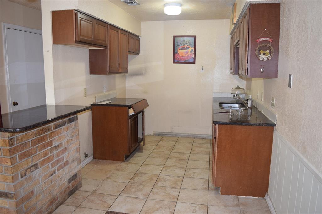 1806 Family Circle Property Photo 3