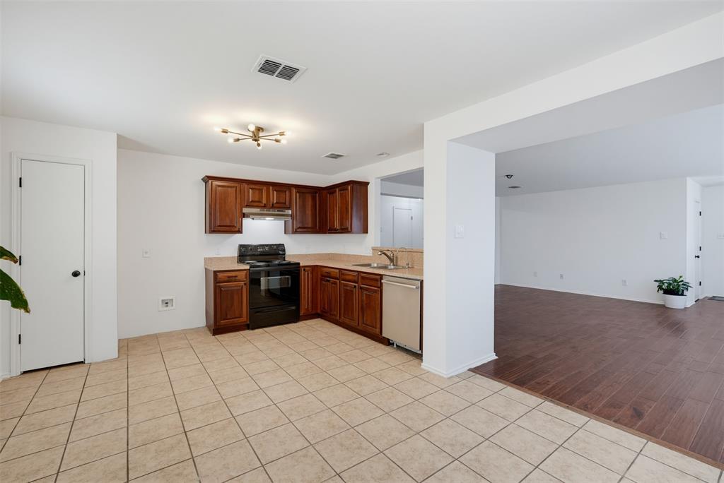 1612 Crown Point Drive Property Photo 12
