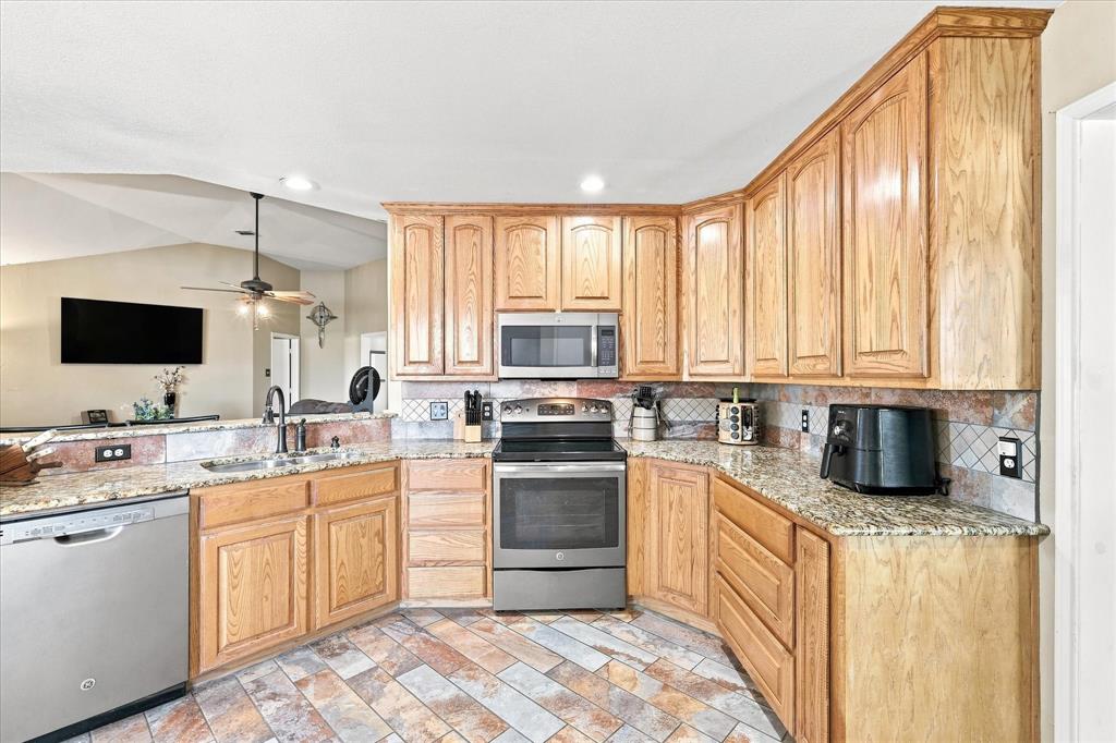 11555 Plainview Road Property Photo 15