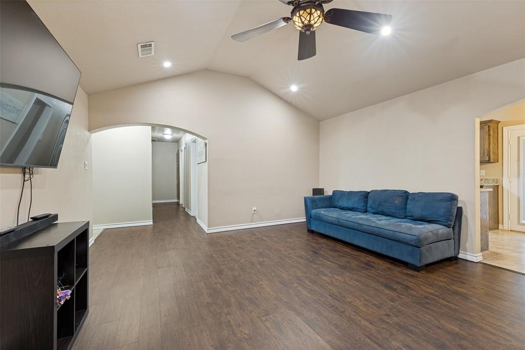 625 Park Center Boulevard Property Photo 9