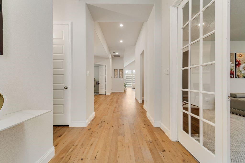 1007 Devonshire Drive Property Photo 4
