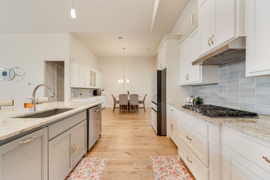 1007 Devonshire Drive Property Photo 10