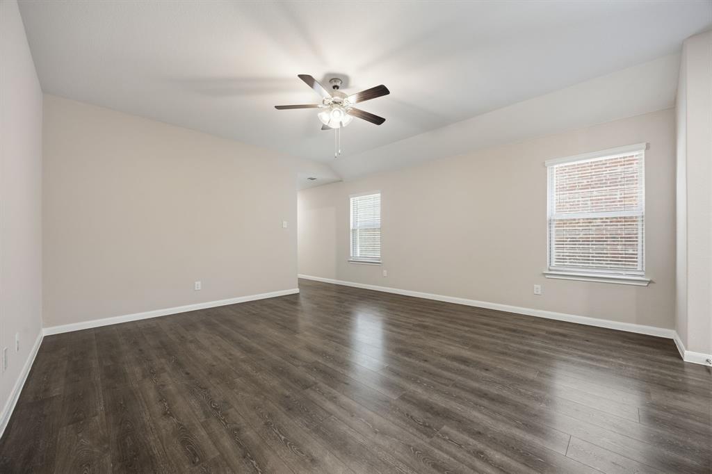 3921 Oak Creek Circle Property Photo 4