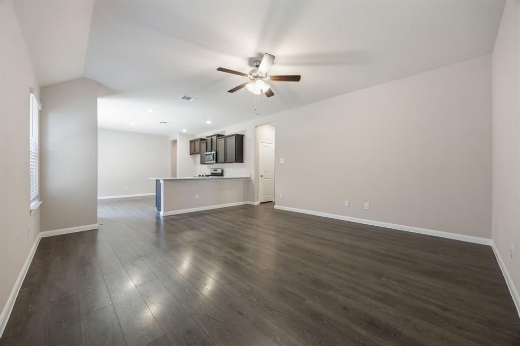 3921 Oak Creek Circle Property Photo 5