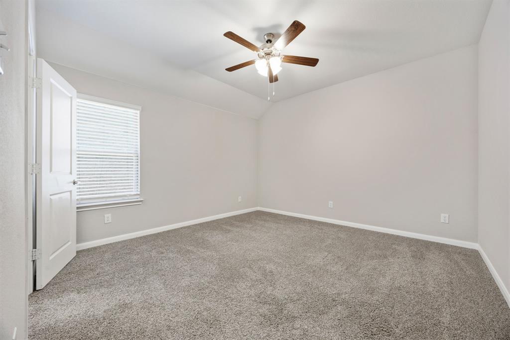 3921 Oak Creek Circle Property Photo 18