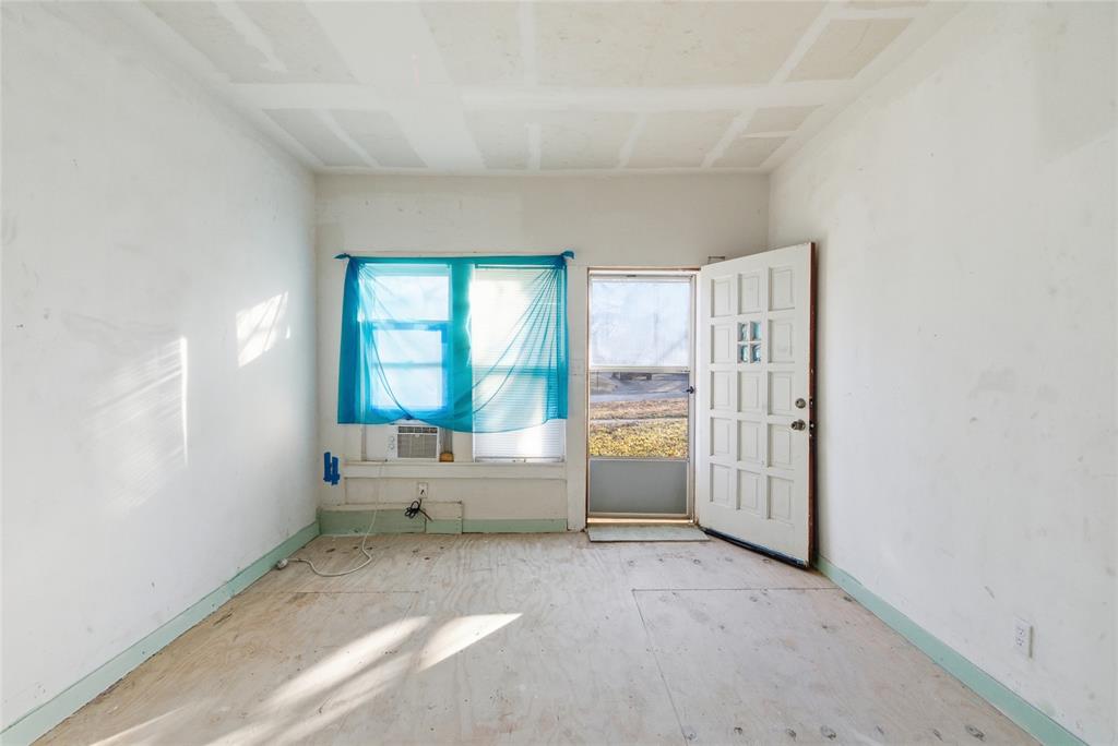 309 S Ostrom Avenue Property Photo 6