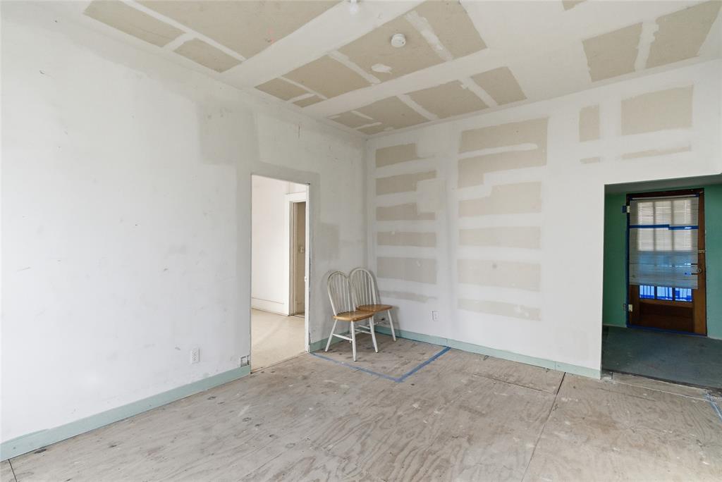 309 S Ostrom Avenue Property Photo 8