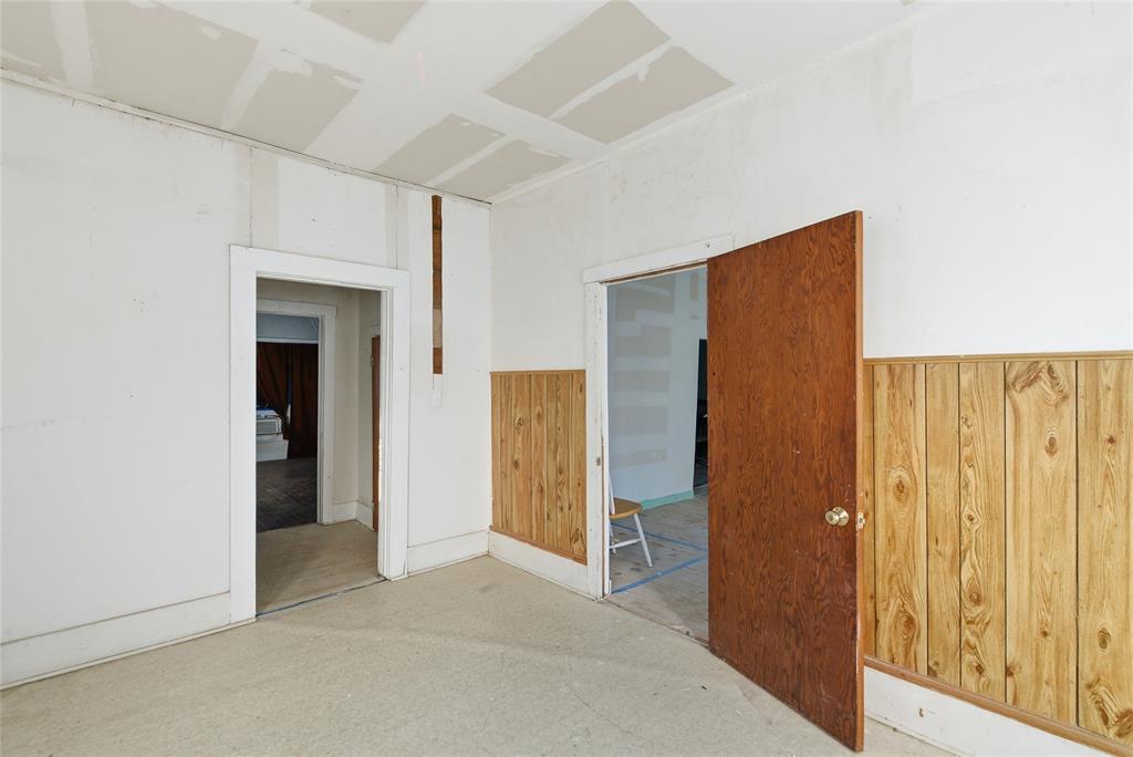309 S Ostrom Avenue Property Photo 14