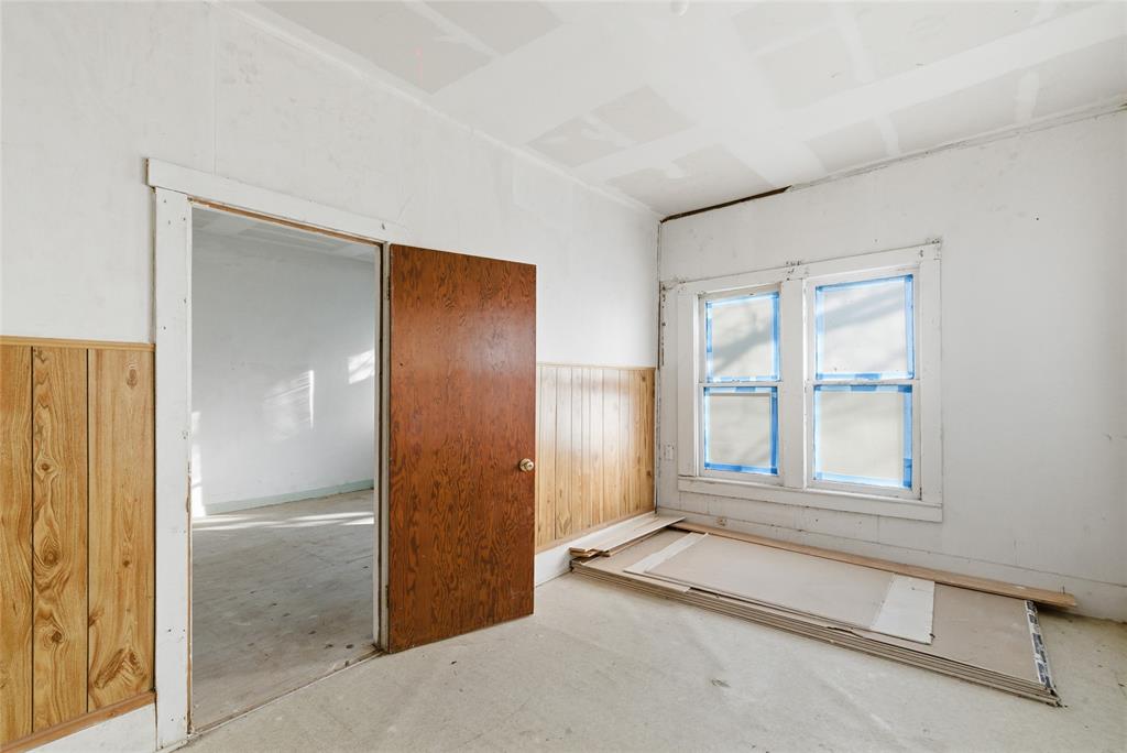 309 S Ostrom Avenue Property Photo 15