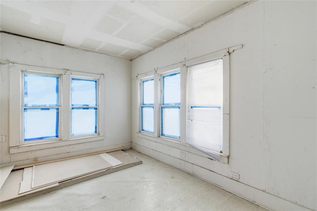 309 S Ostrom Avenue Property Photo 16