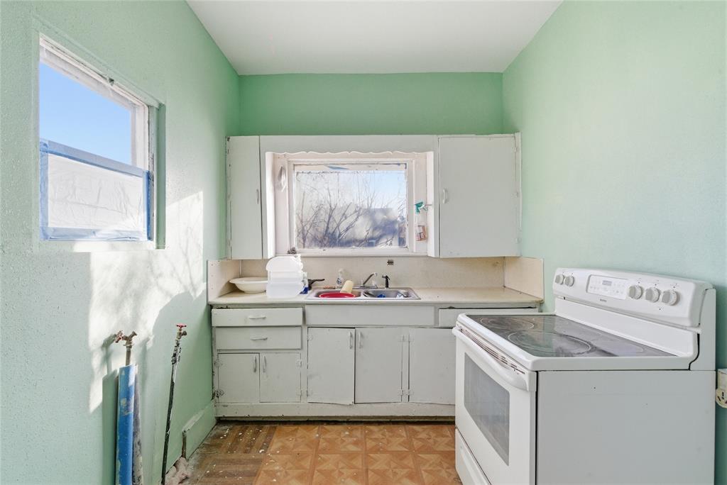 309 S Ostrom Avenue Property Photo 18