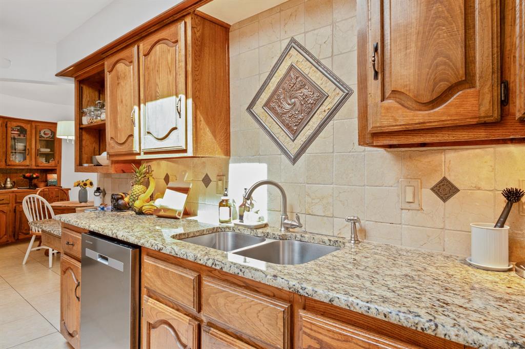 621 Harvest Glen Drive Property Photo 8