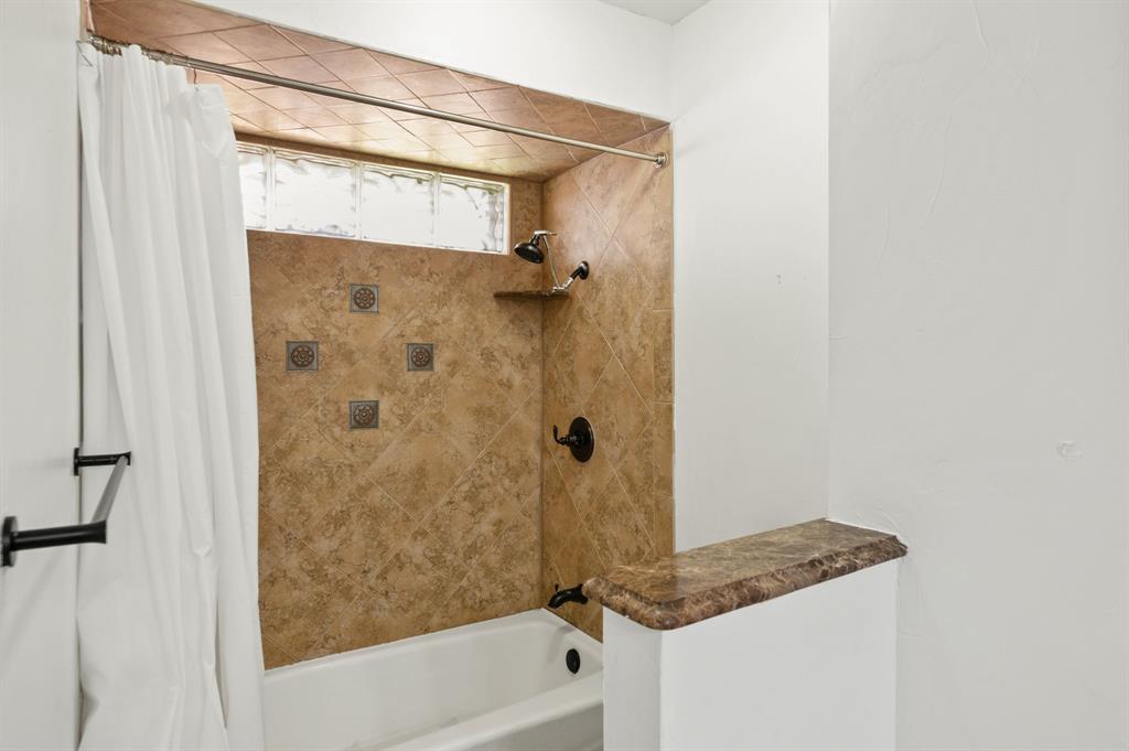 621 Harvest Glen Drive Property Photo 12