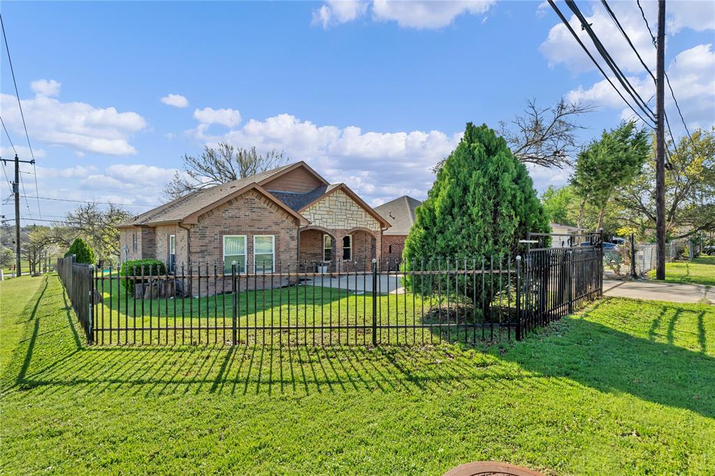 3022 Loving Avenue Property Photo 2