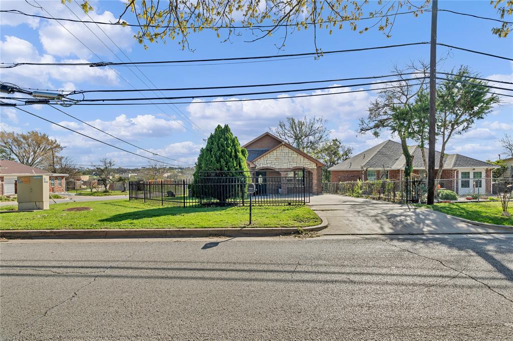 3022 Loving Avenue Property Photo 3