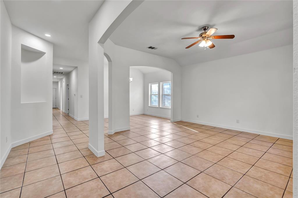 3022 Loving Avenue Property Photo 8