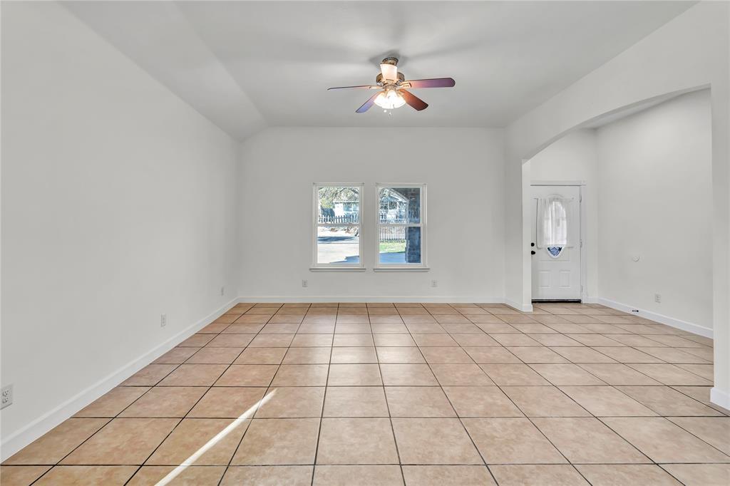 3022 Loving Avenue Property Photo 10