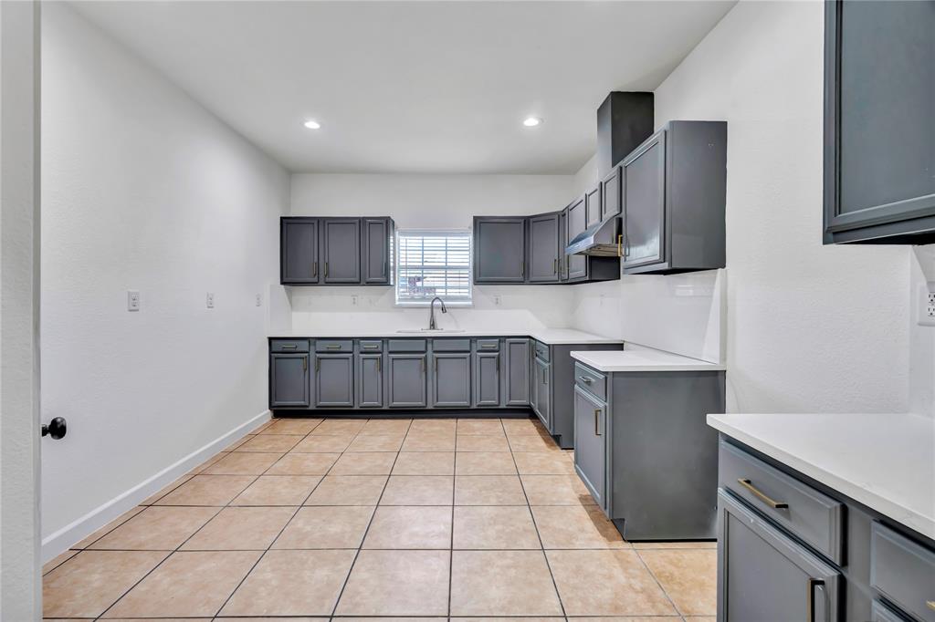 3022 Loving Avenue Property Photo 11