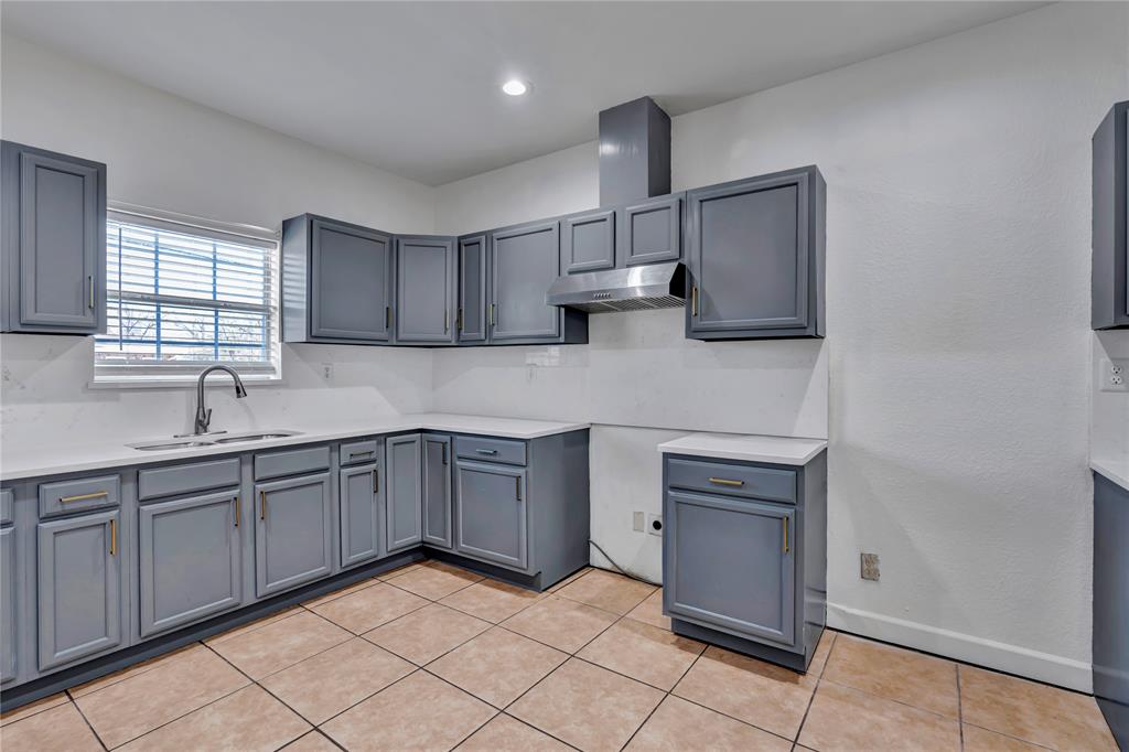 3022 Loving Avenue Property Photo 12