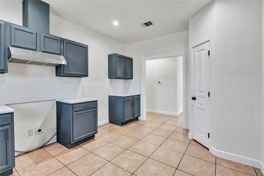 3022 Loving Avenue Property Photo 13