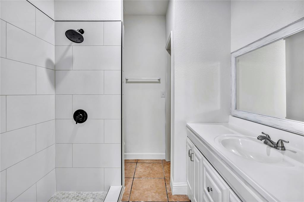 3022 Loving Avenue Property Photo 17