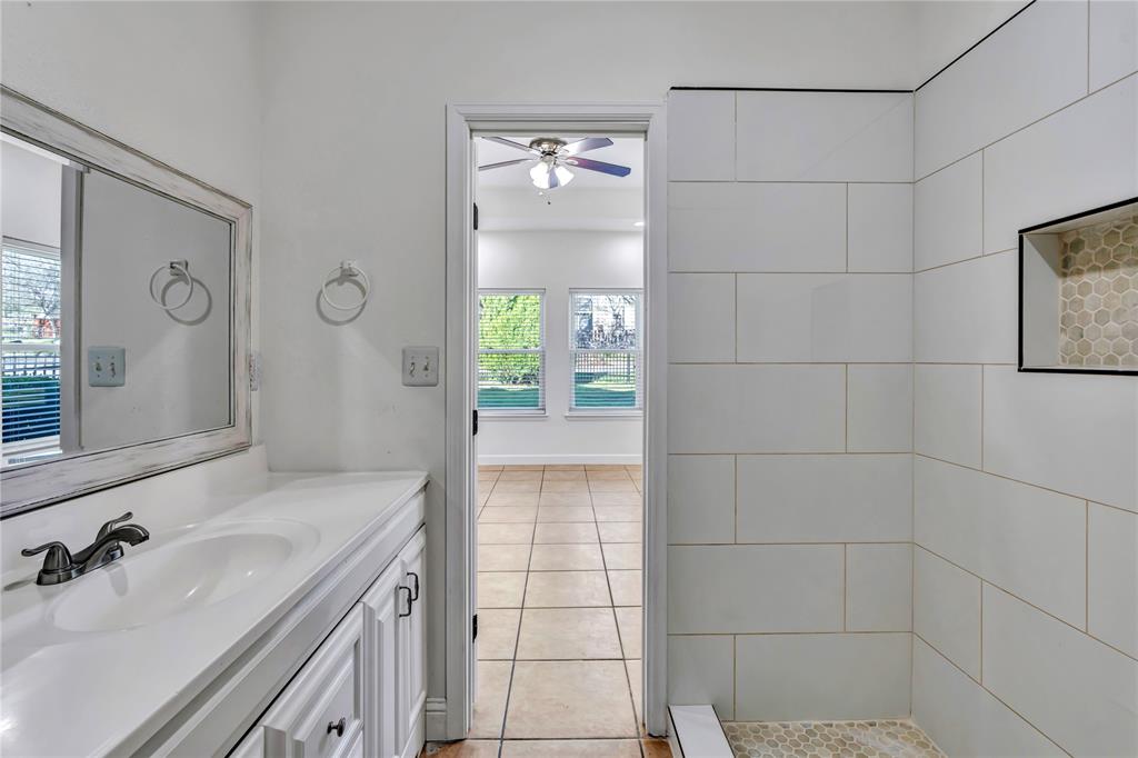 3022 Loving Avenue Property Photo 18