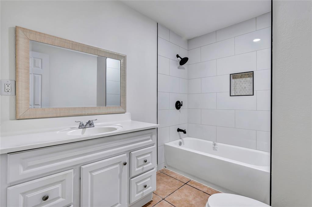 3022 Loving Avenue Property Photo 26