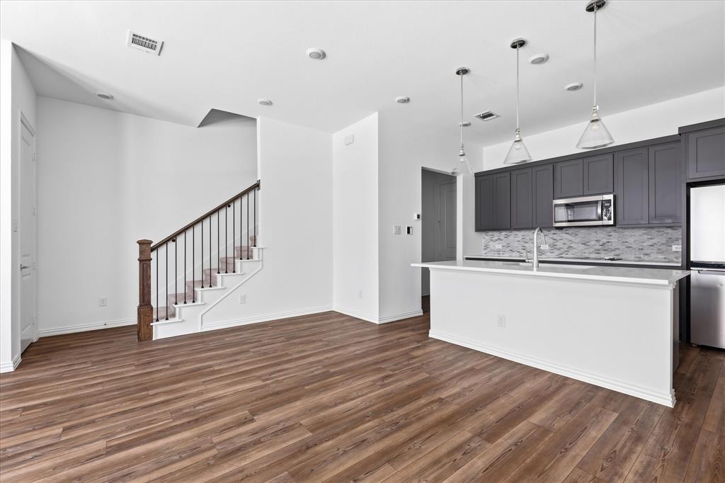7572 Laburnam Road Property Photo 6