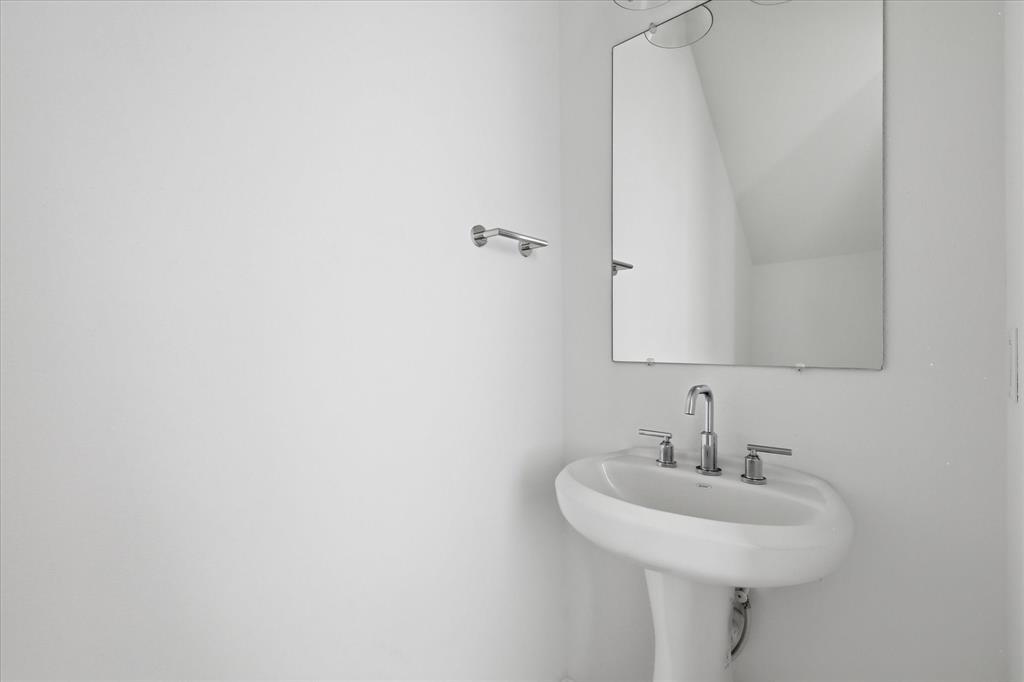 7572 Laburnam Road Property Photo 11