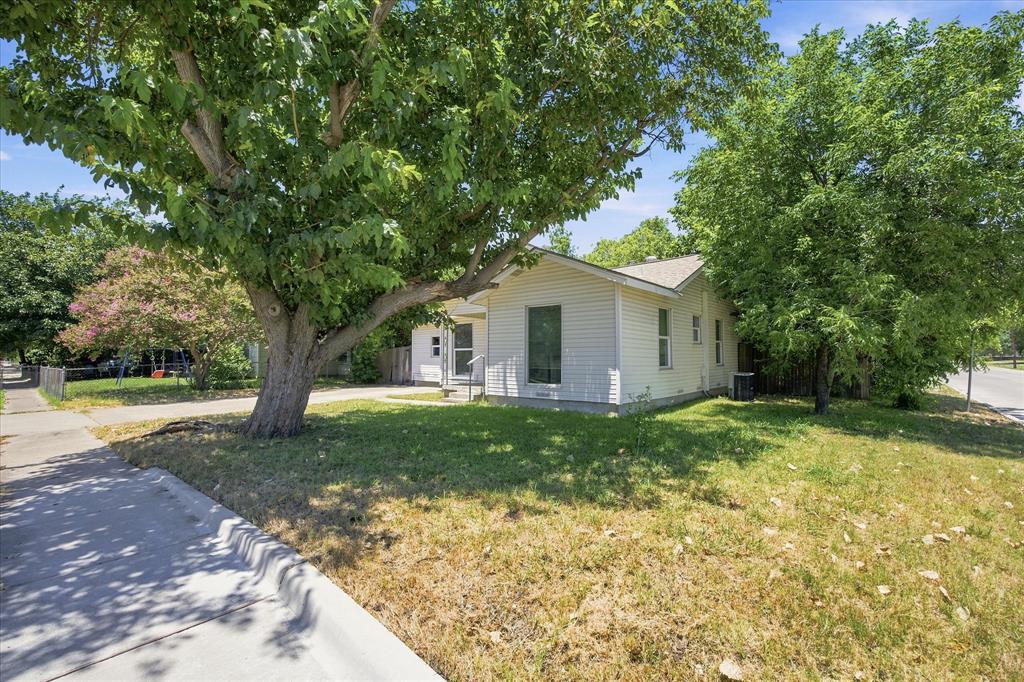 1662 Birch Street Property Photo 3