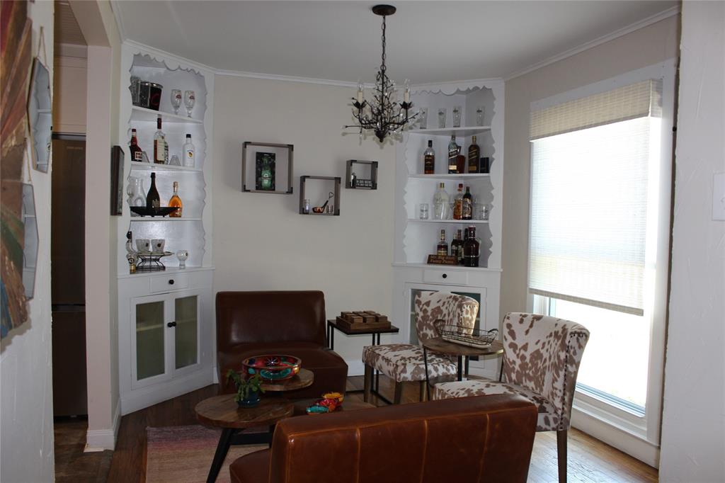420 E Franklin Street Property Photo 3