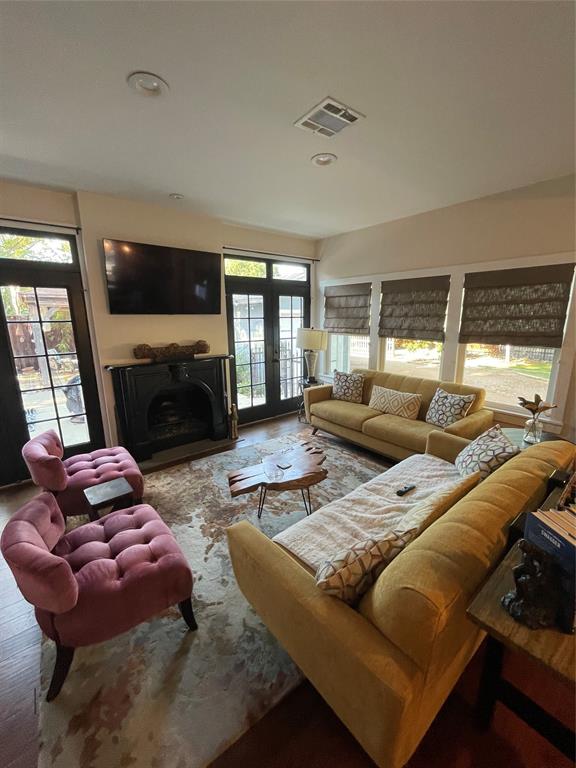 420 E Franklin Street Property Photo 6