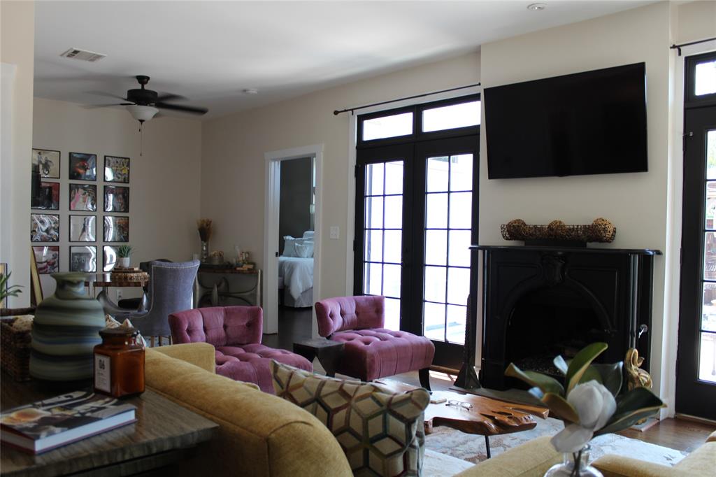 420 E Franklin Street Property Photo 7
