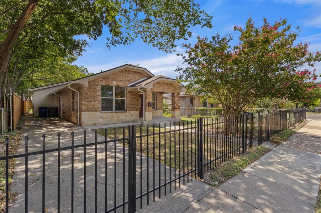 1107 S Waverly Drive Property Photo 1